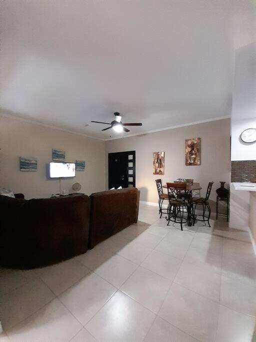 Choose To Be Happy At Brompton Estates - One And Two Bedroom With Pool Kingston Exterior foto