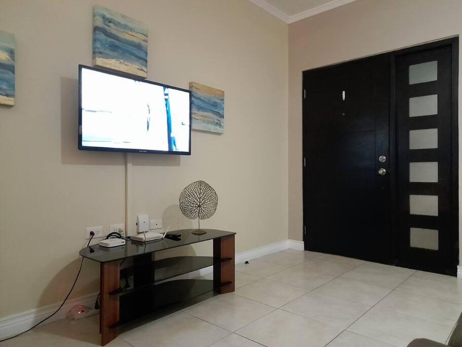 Choose To Be Happy At Brompton Estates - One And Two Bedroom With Pool Kingston Exterior foto